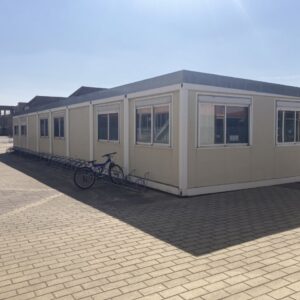 8 Geschakelde geïsoleerde units van elke 6m x 3m ( 144m2 )